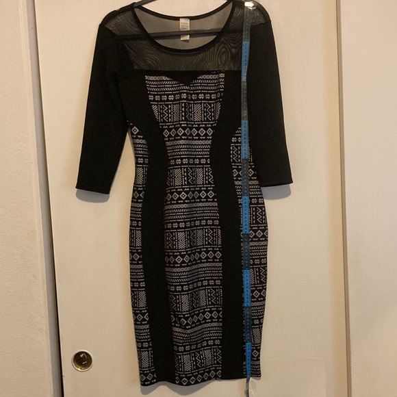 Dress - Picture 4 of 9